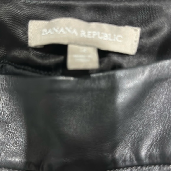 Banana Republic black leather mini skirt - Picture 3 of 5